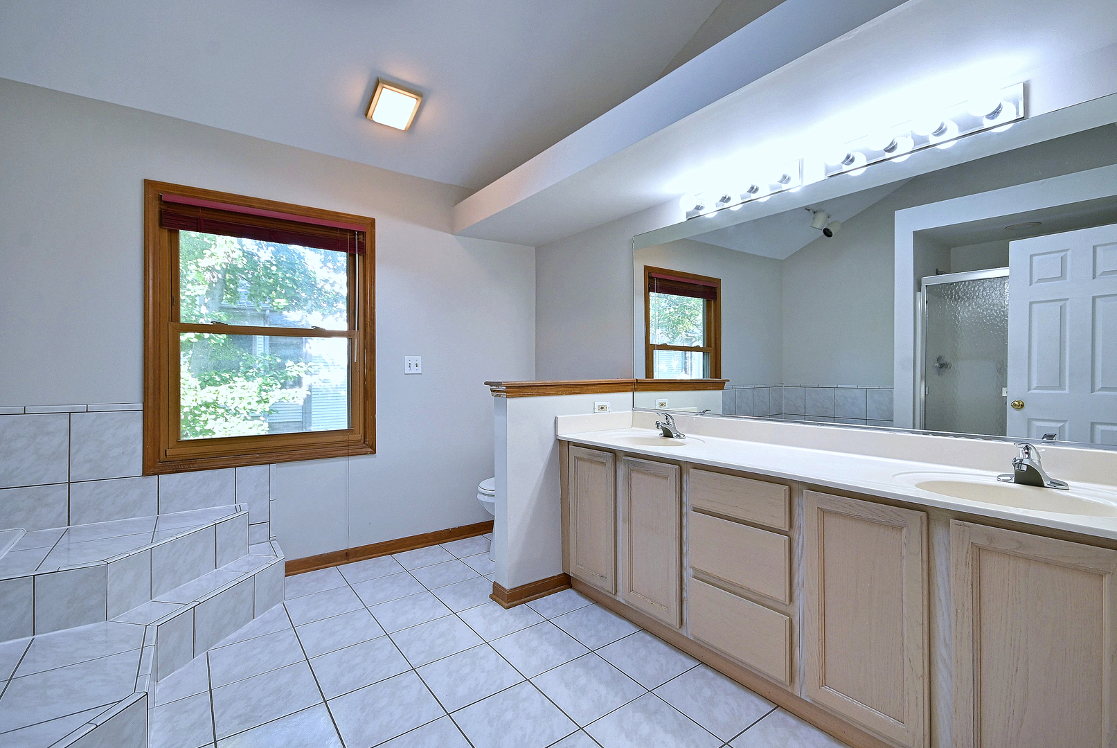 148 Schiller Square Property Photo 30
