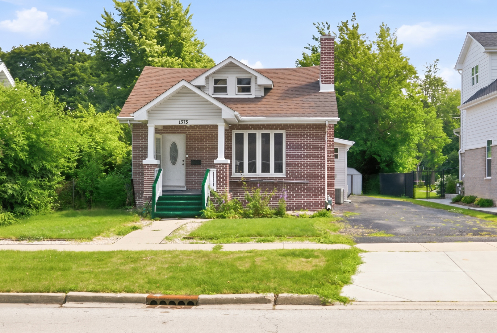 1375 Whitcomb Avenue Property Photo 1