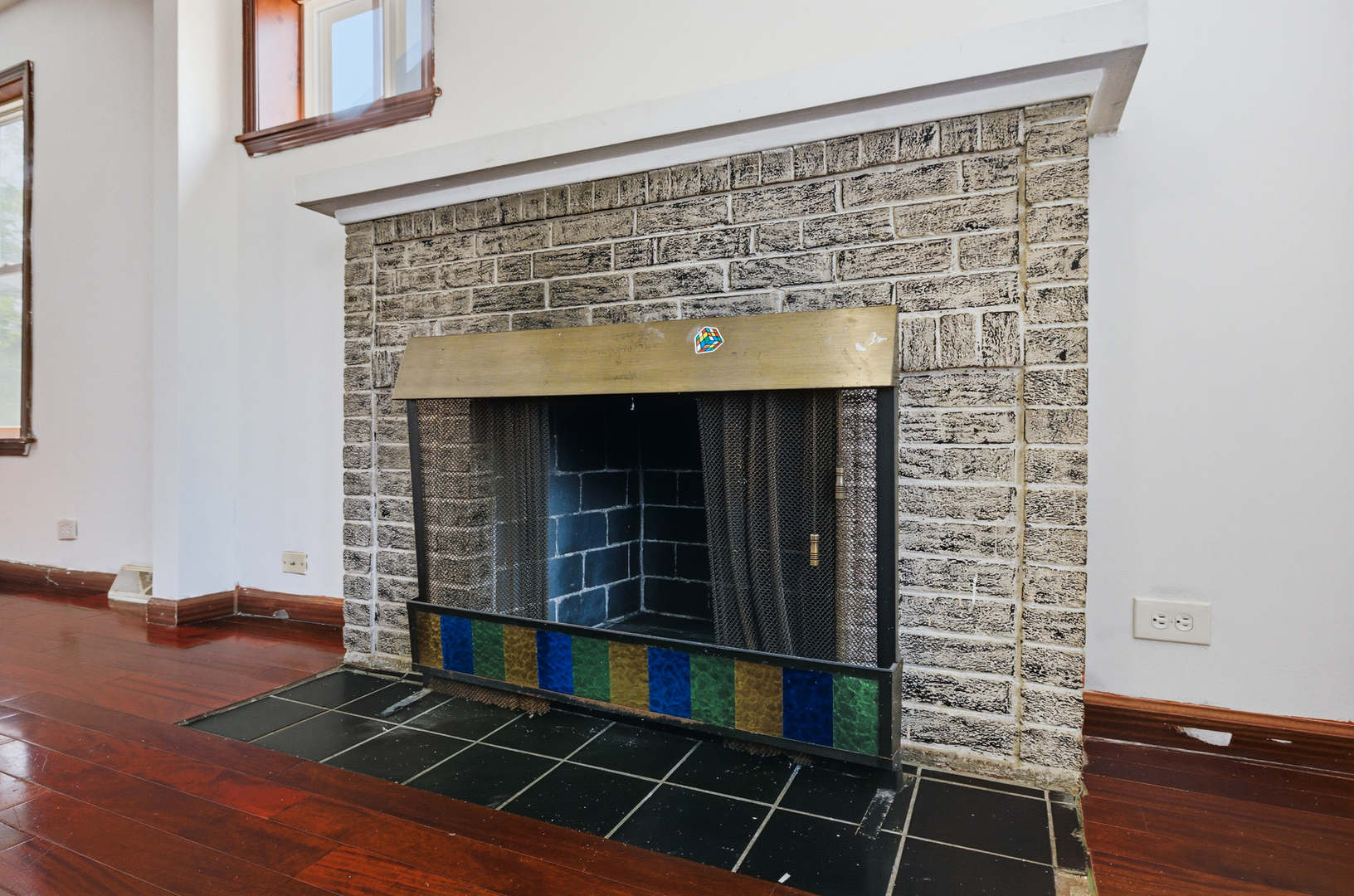 1375 Whitcomb Avenue Property Photo 3