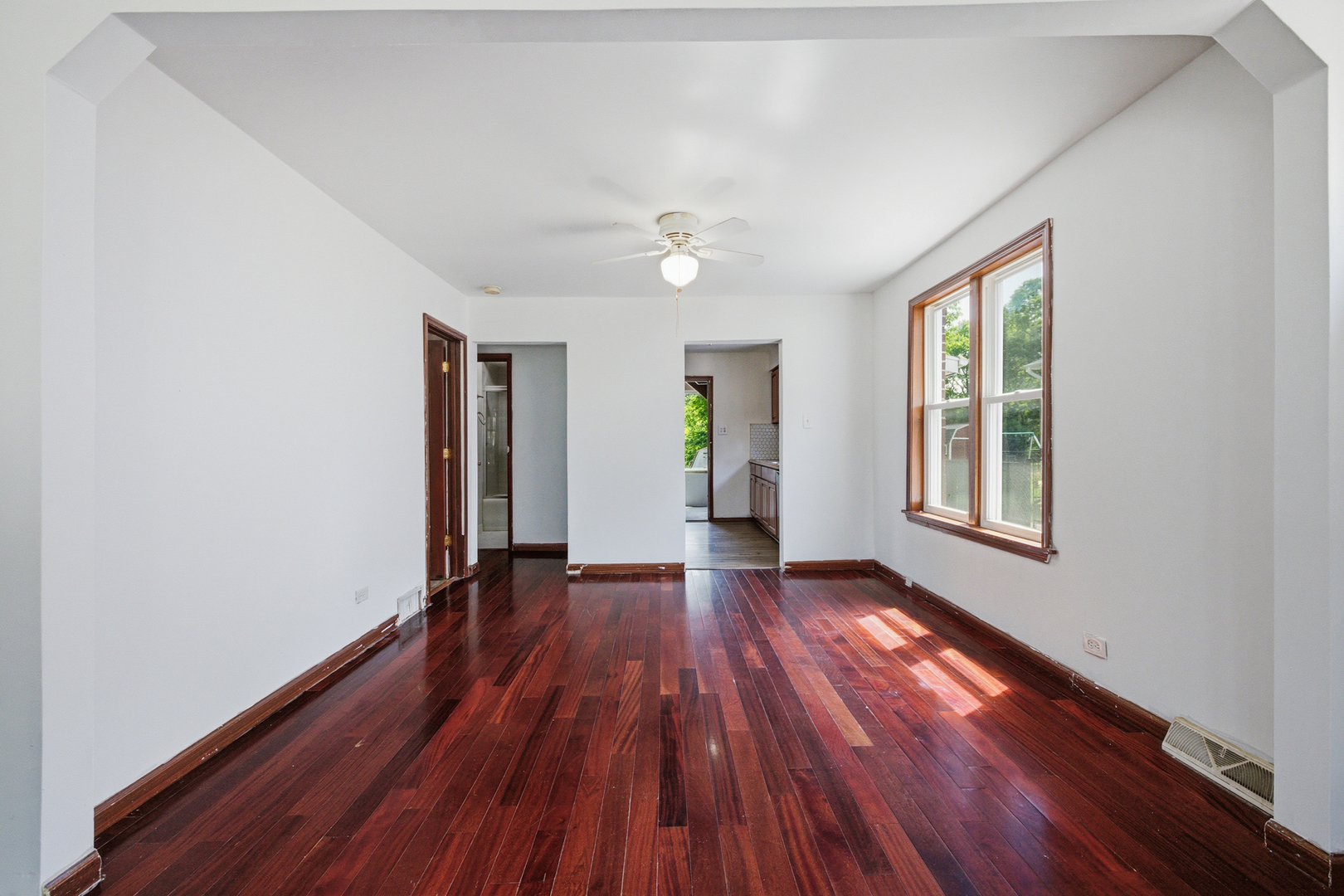 1375 Whitcomb Avenue Property Photo 5