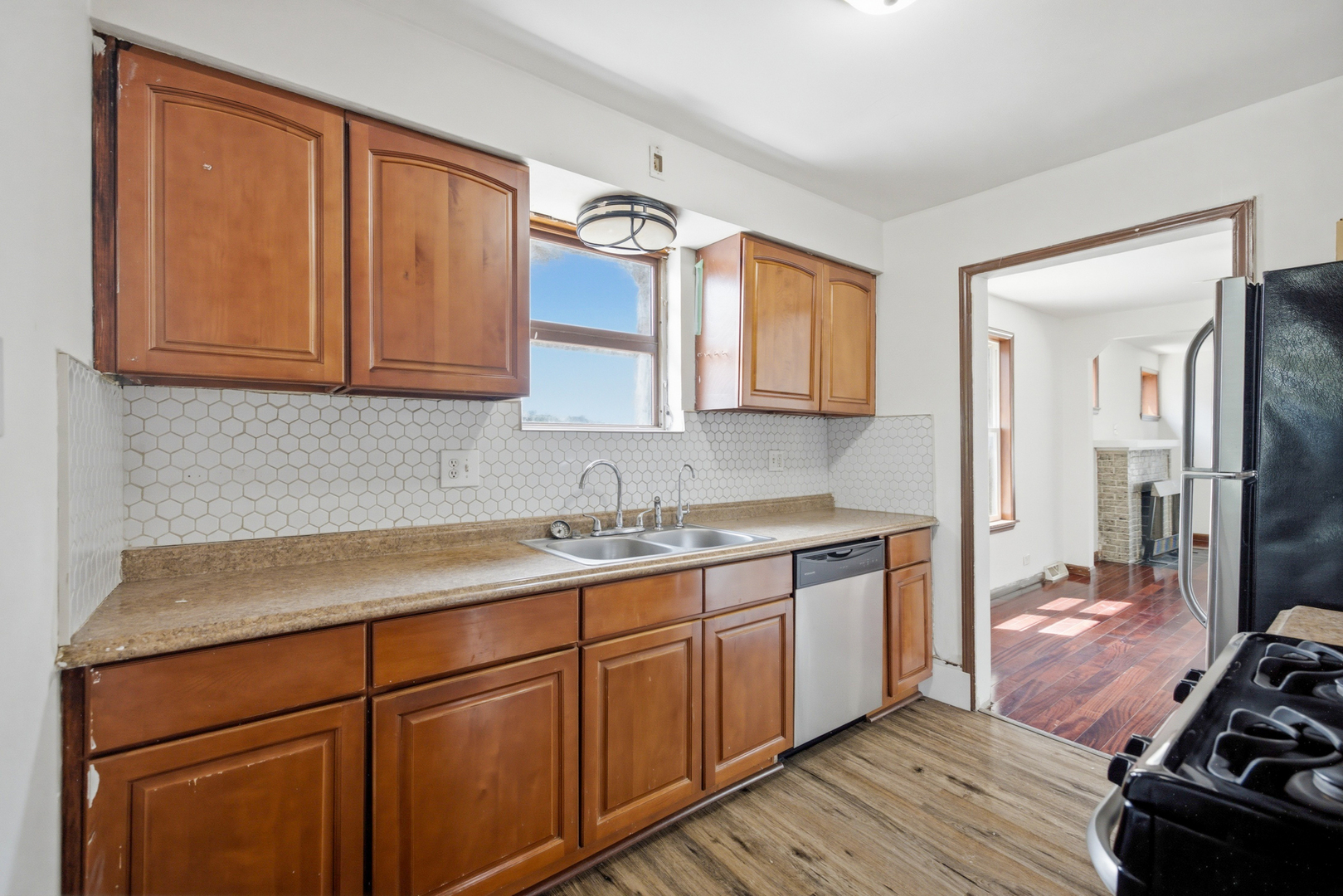 1375 Whitcomb Avenue Property Photo 8