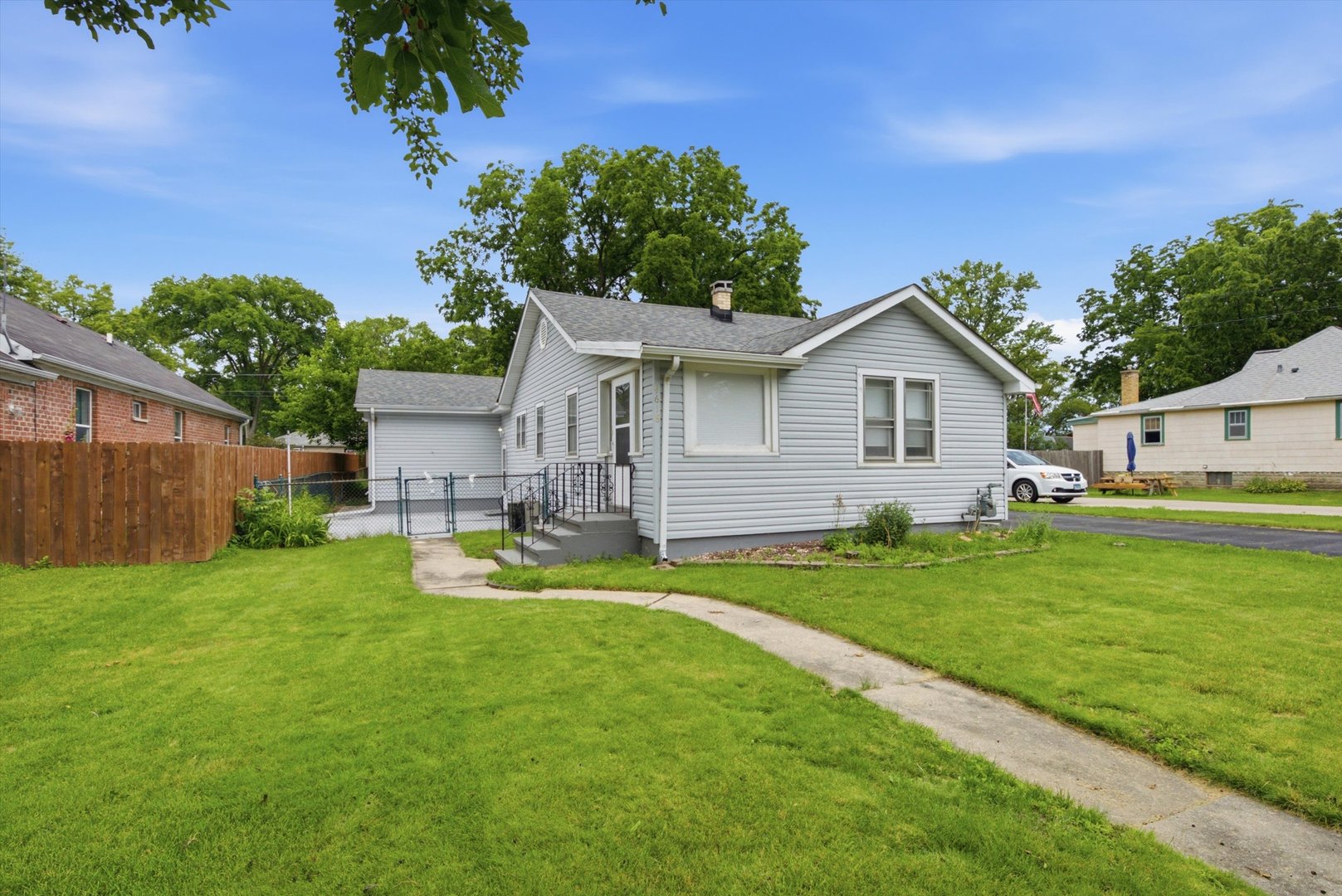 4618 W Lakeshore Drive Property Photo