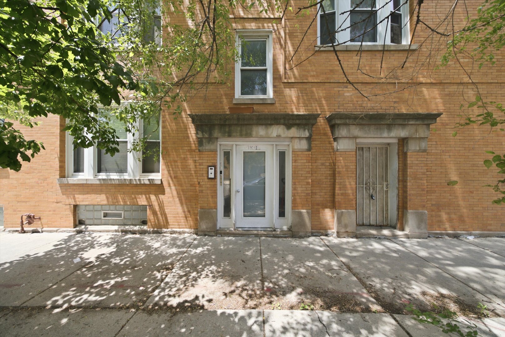 3901 W Fullerton Avenue Property Photo 4