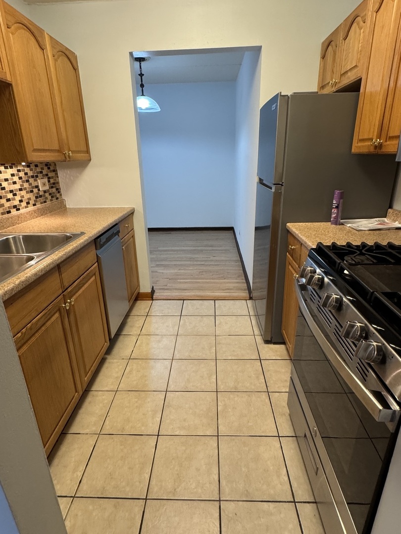 914 N Austin Boulevard B4 Property Photo 2