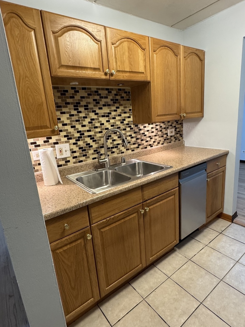 914 N Austin Boulevard B4 Property Photo 4