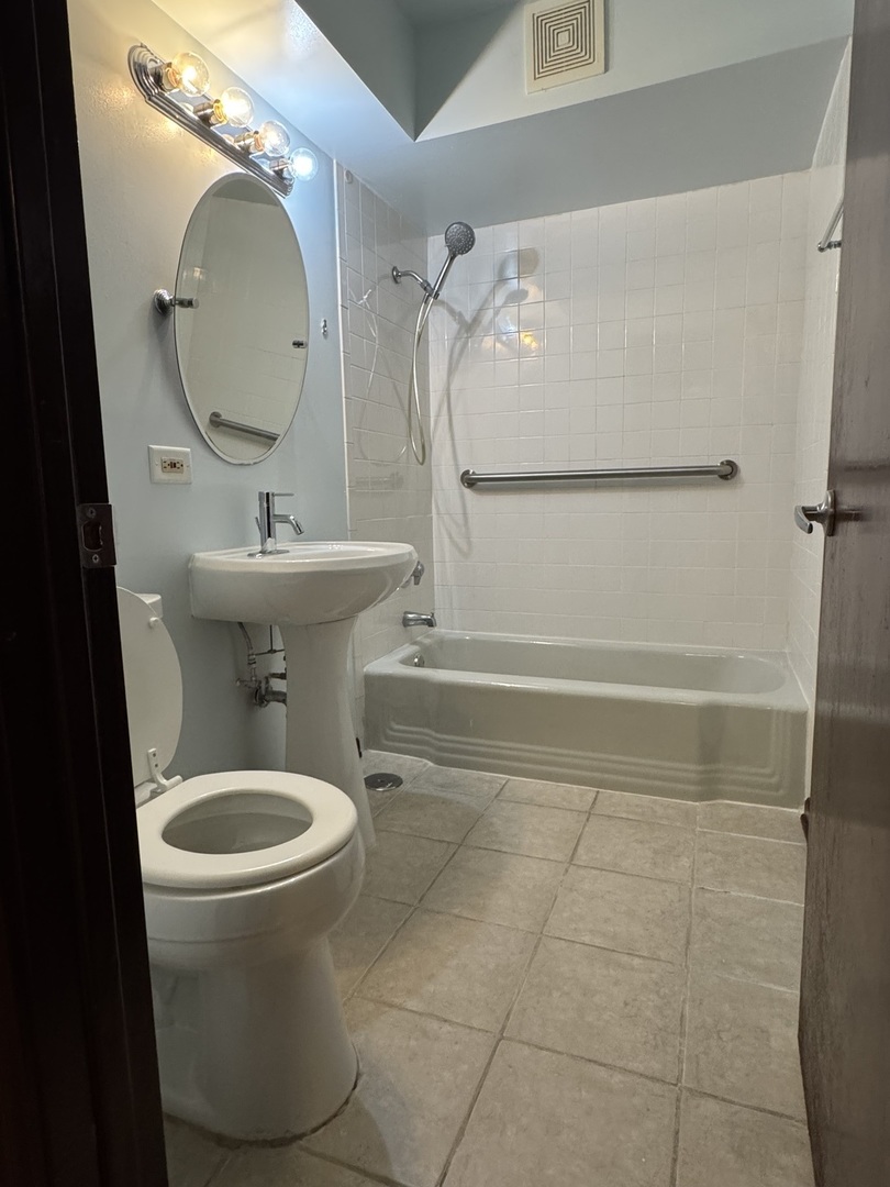 914 N Austin Boulevard B4 Property Photo 11