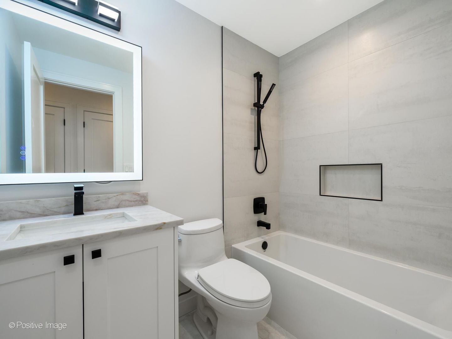 3721 N Kenmore Avenue 2 Property Photo 16