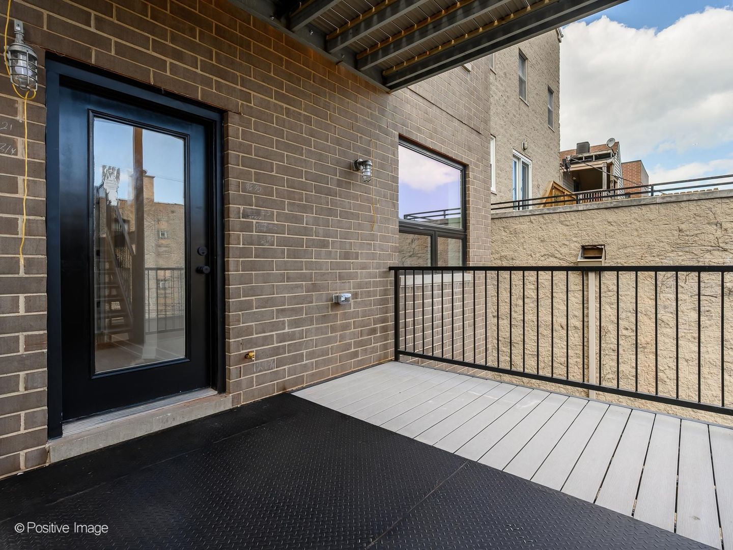 3721 N Kenmore Avenue 2 Property Photo 18