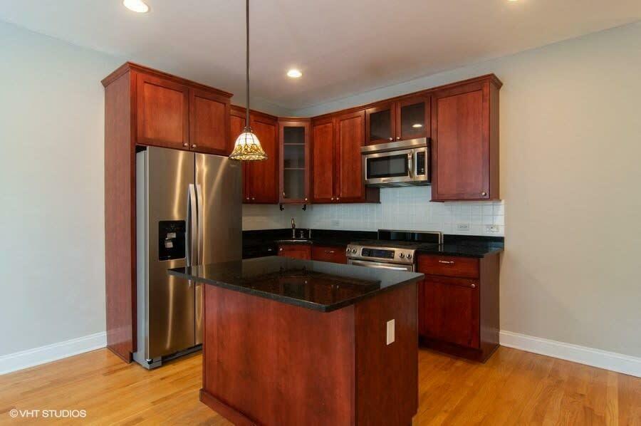 1330 W Argyle Street Property Photo 2