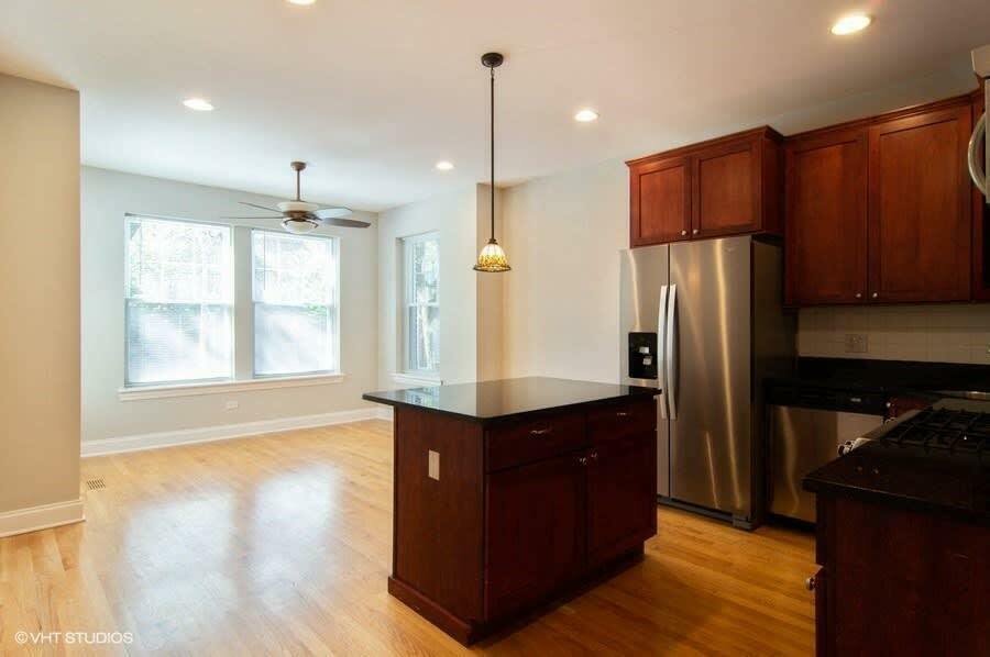 1330 W Argyle Street Property Photo 4