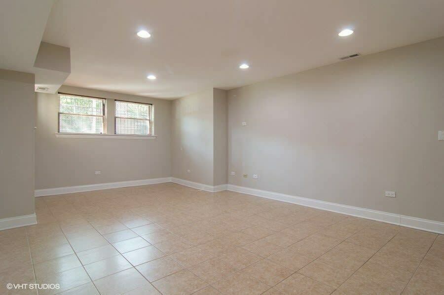 1330 W Argyle Street Property Photo 8