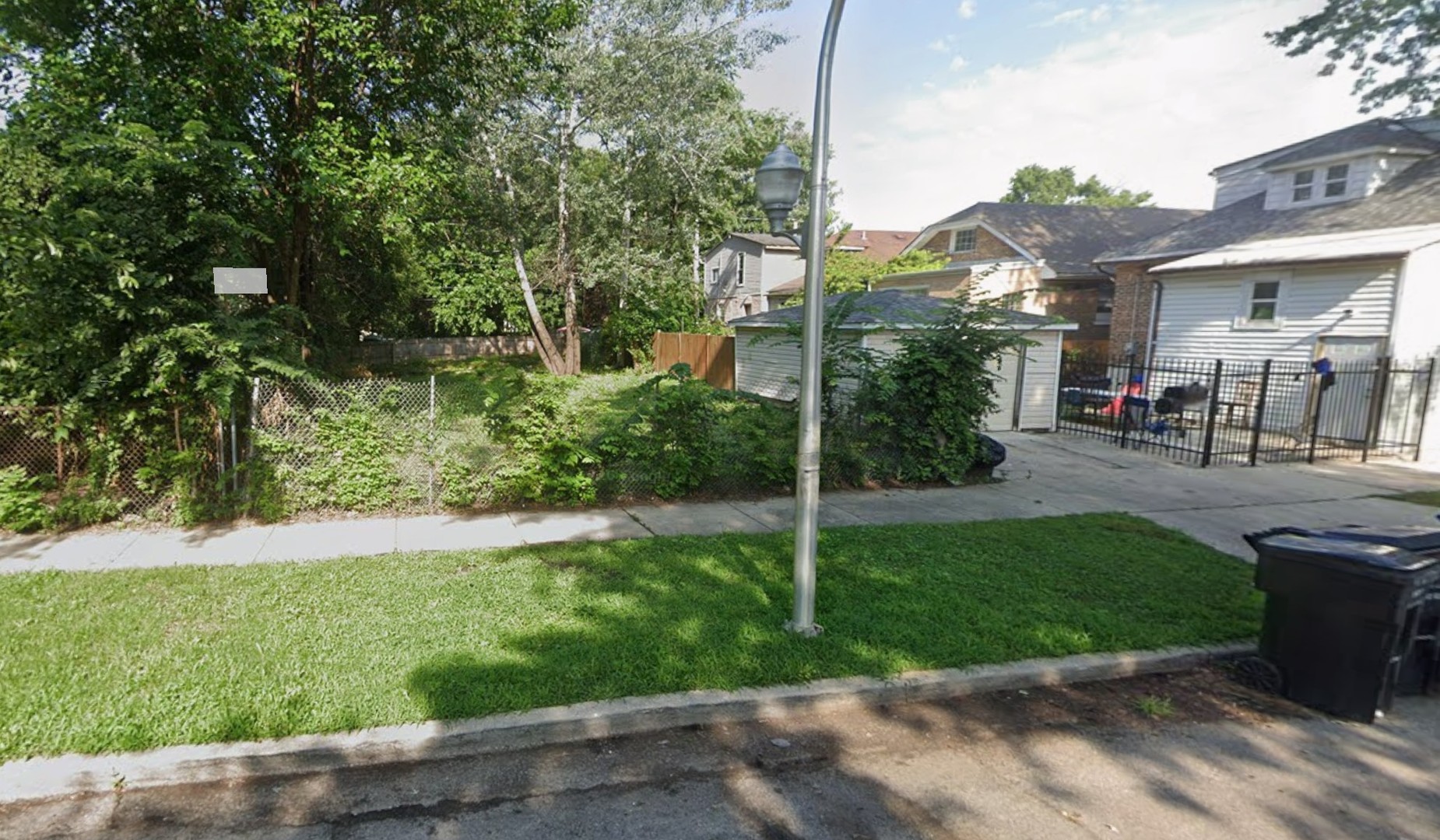 451 N Avers Avenue Property Photo 1