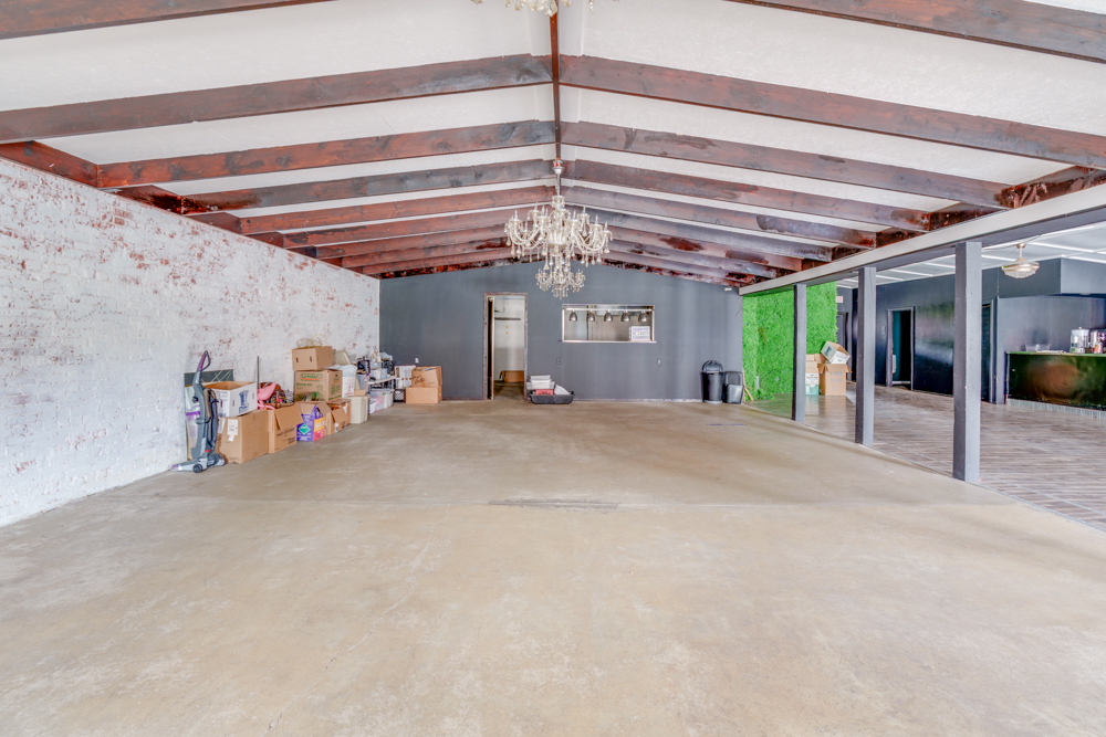 105 E Franklin Street Property Photo 8