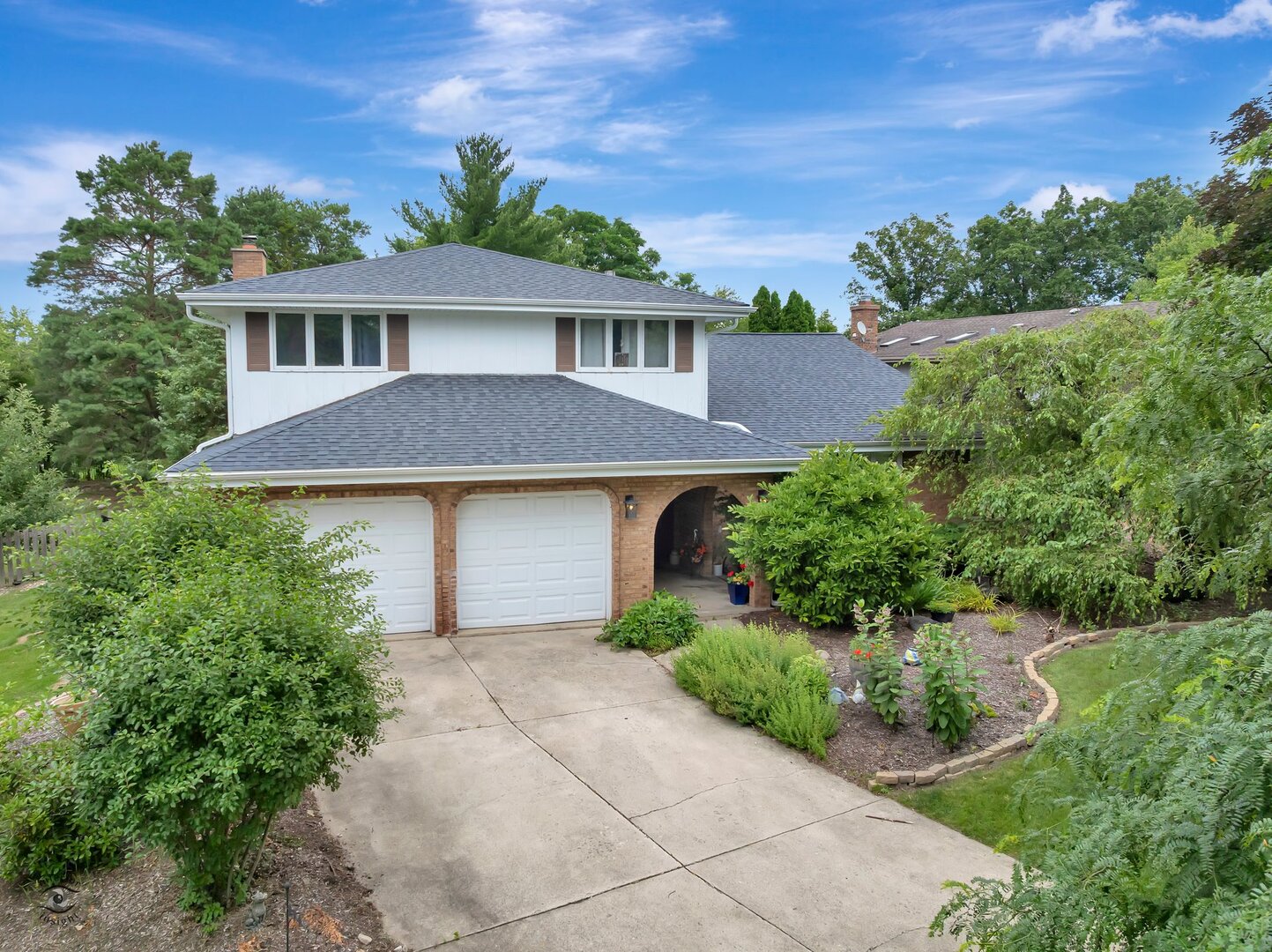 628 Camelot Drive Property Photo 1