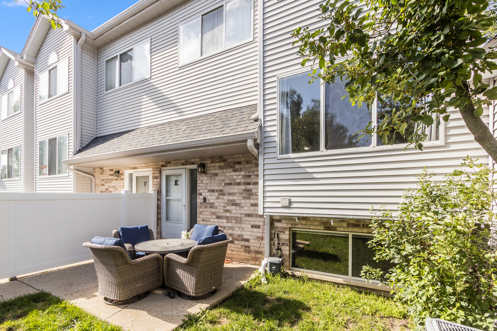 272 Park Ridge Lane E Property Photo 1