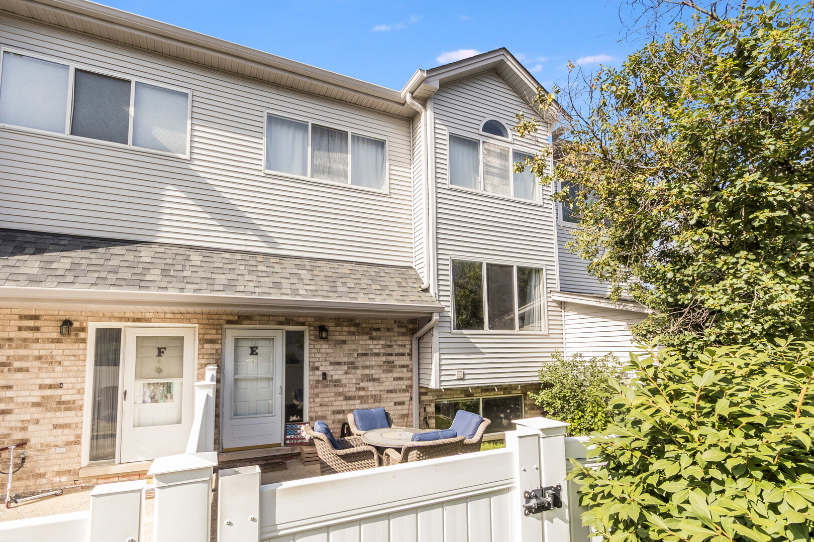 272 Park Ridge Lane E Property Photo 2