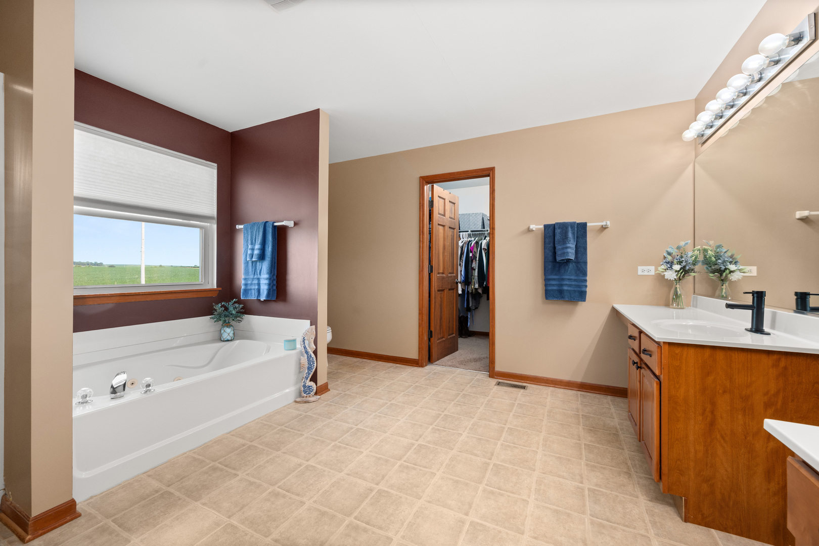 12692646 Property Photo 23
