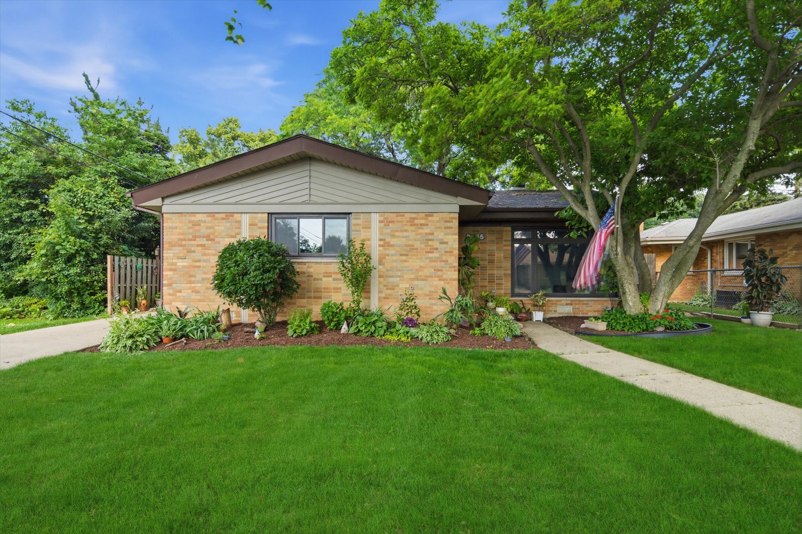 2455 Belleview Avenue Property Photo 1