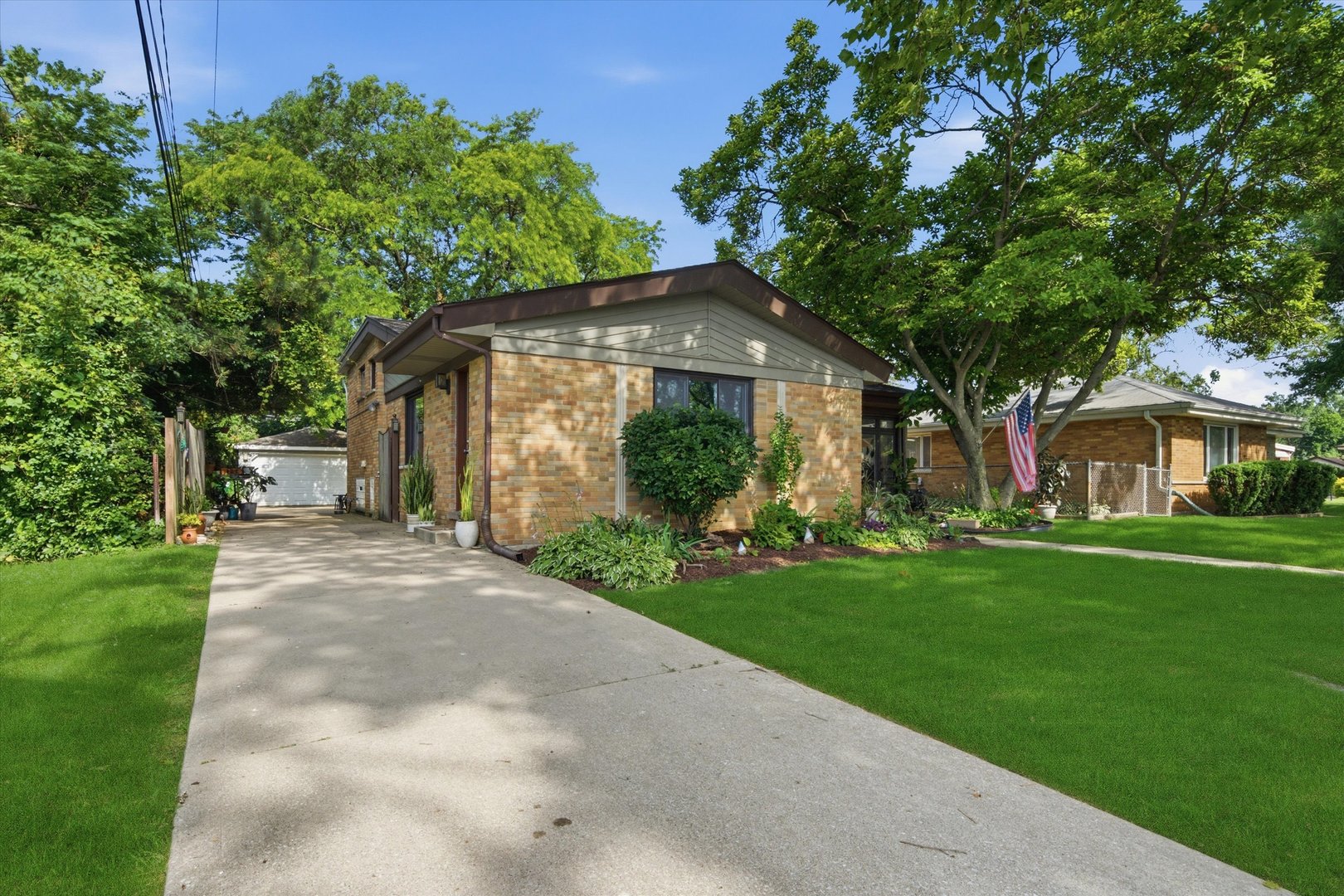 2455 Belleview Avenue Property Photo 3