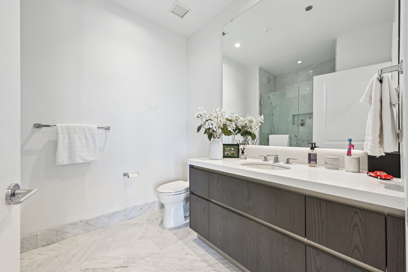 363 E Wacker Drive 2204 Property Photo 21