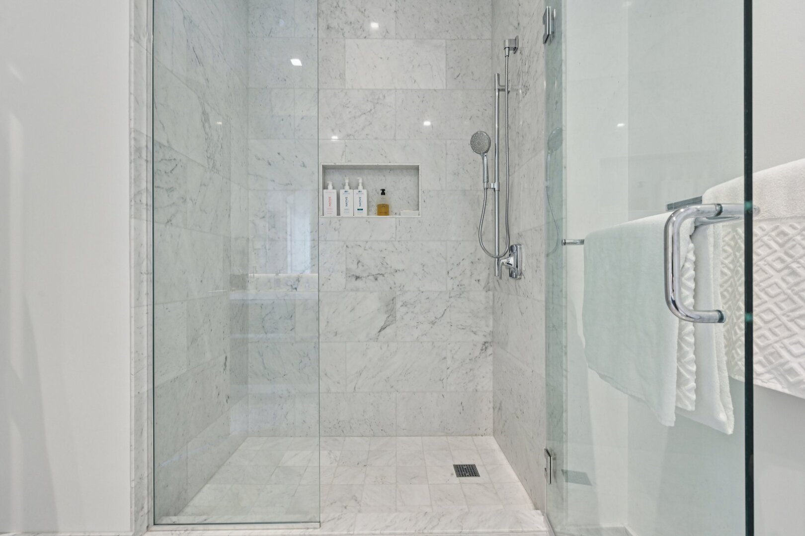 363 E Wacker Drive 2204 Property Photo 22