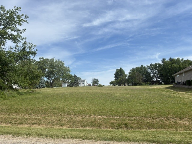 2124 Hawthorne Drive Property Photo 1