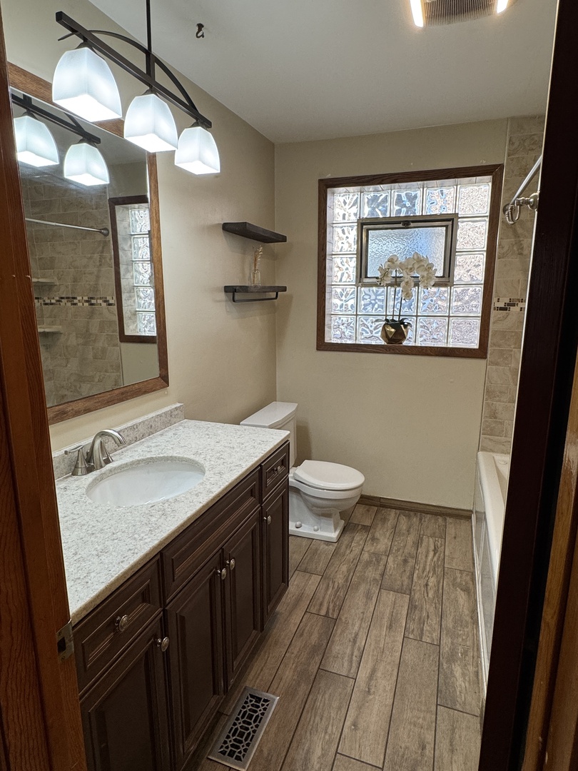 5137 S Lorel Avenue Property Photo 7