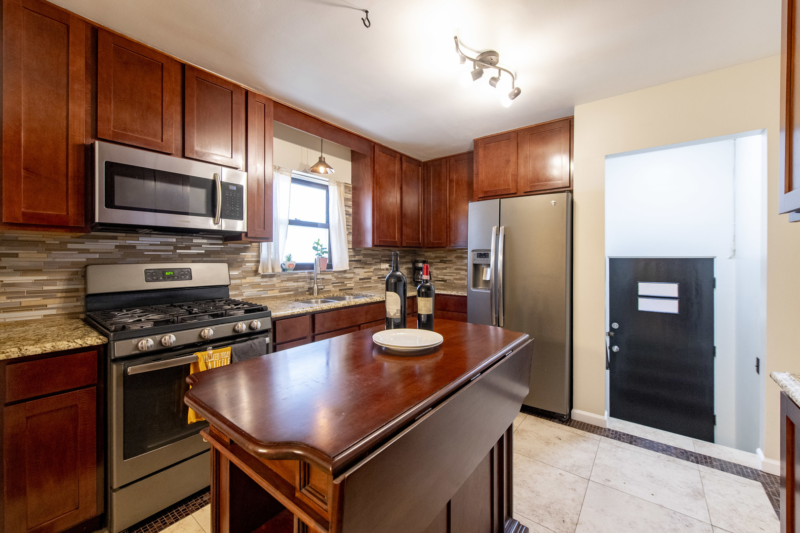 2500 Westover Avenue Property Photo 7