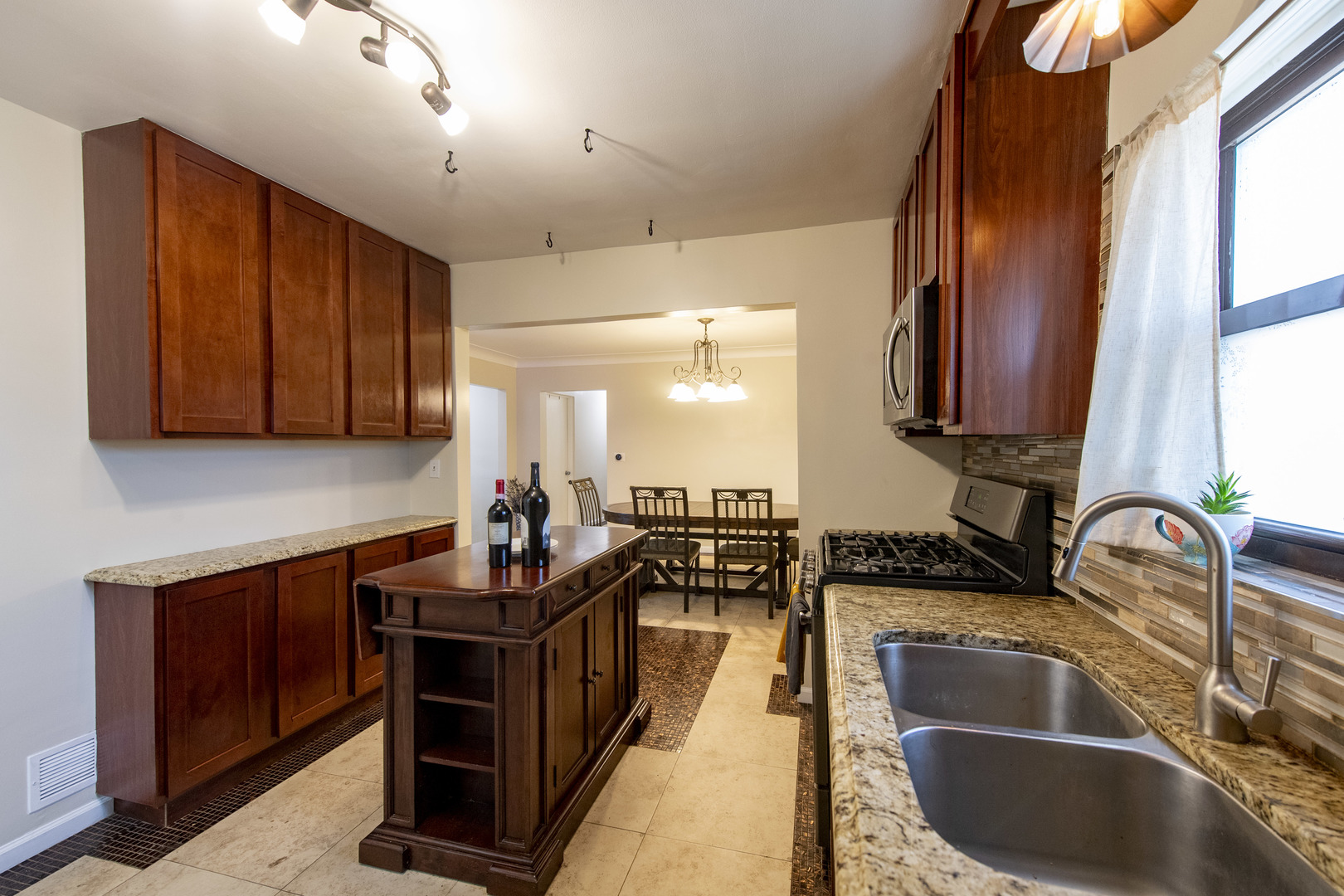 2500 Westover Avenue Property Photo 8