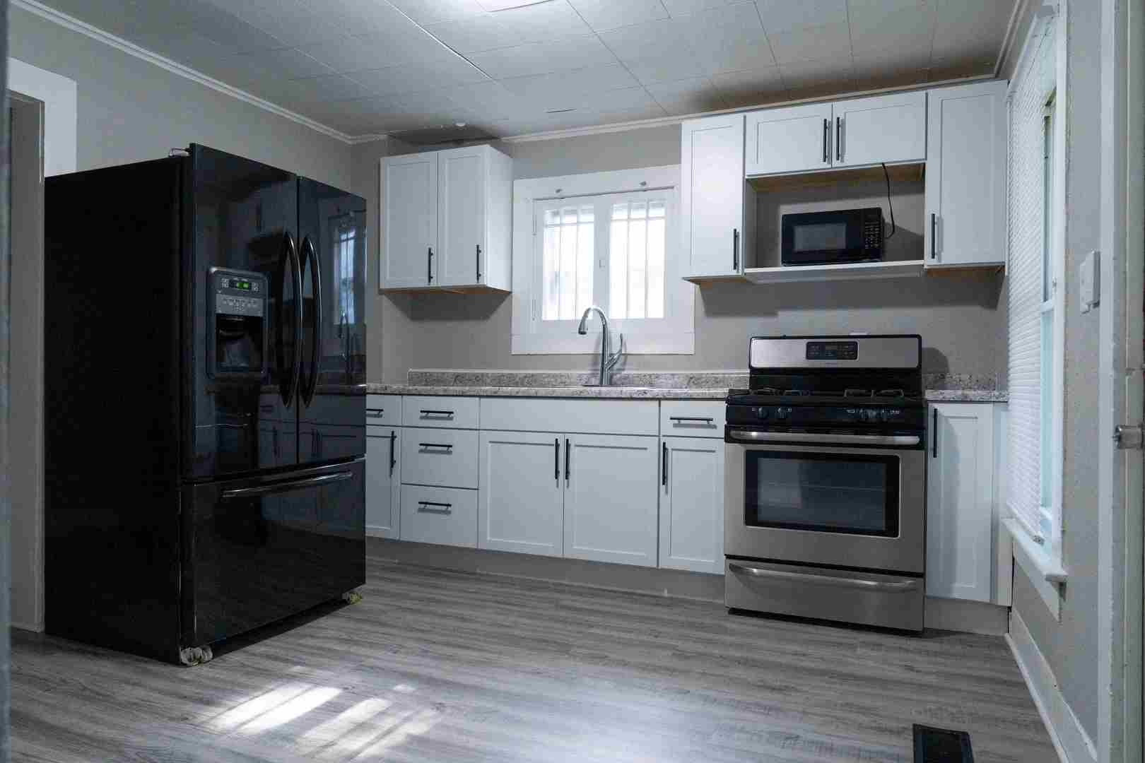 1432 W 6th Street Property Photo 3