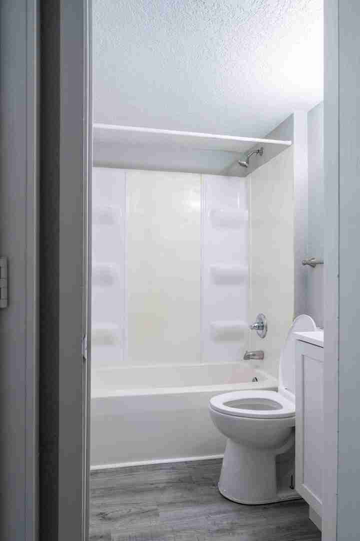 1432 W 6th Street Property Photo 4