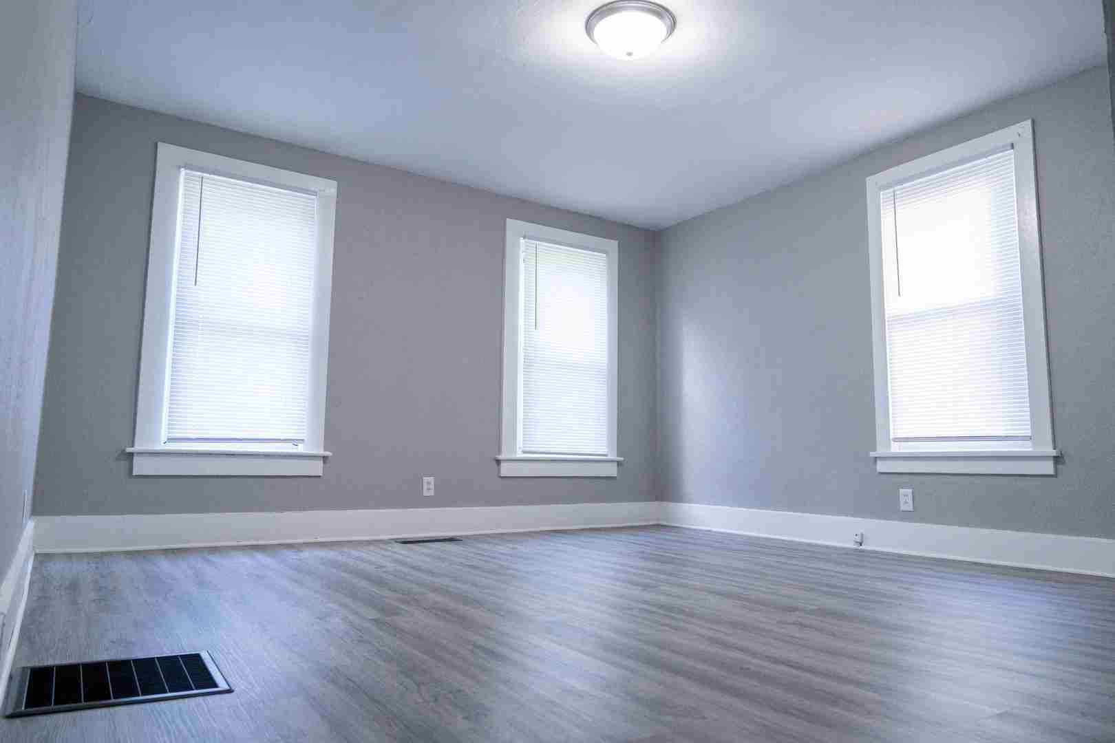 1432 W 6th Street Property Photo 5