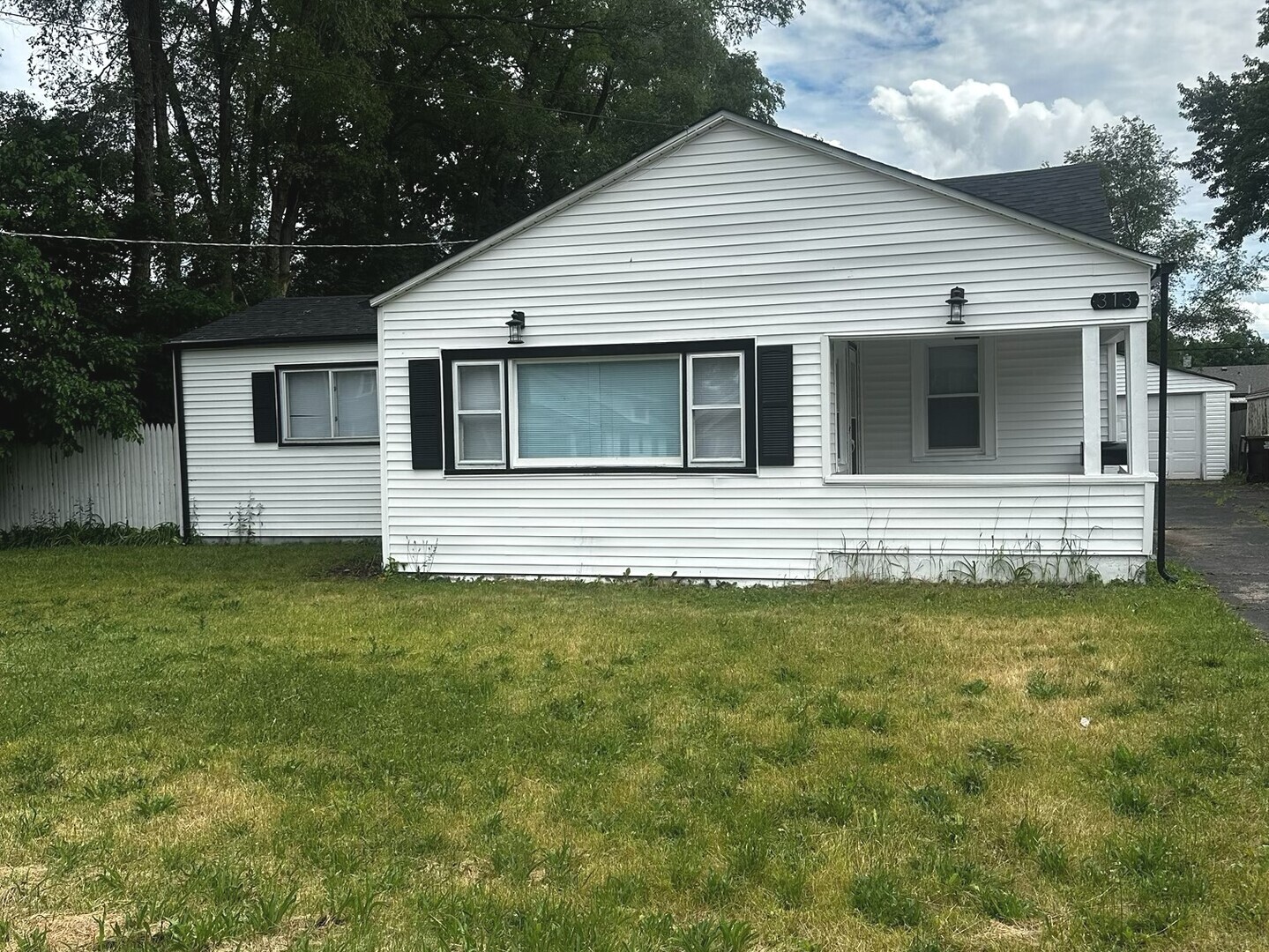 313 Grand Boulevard Property Photo