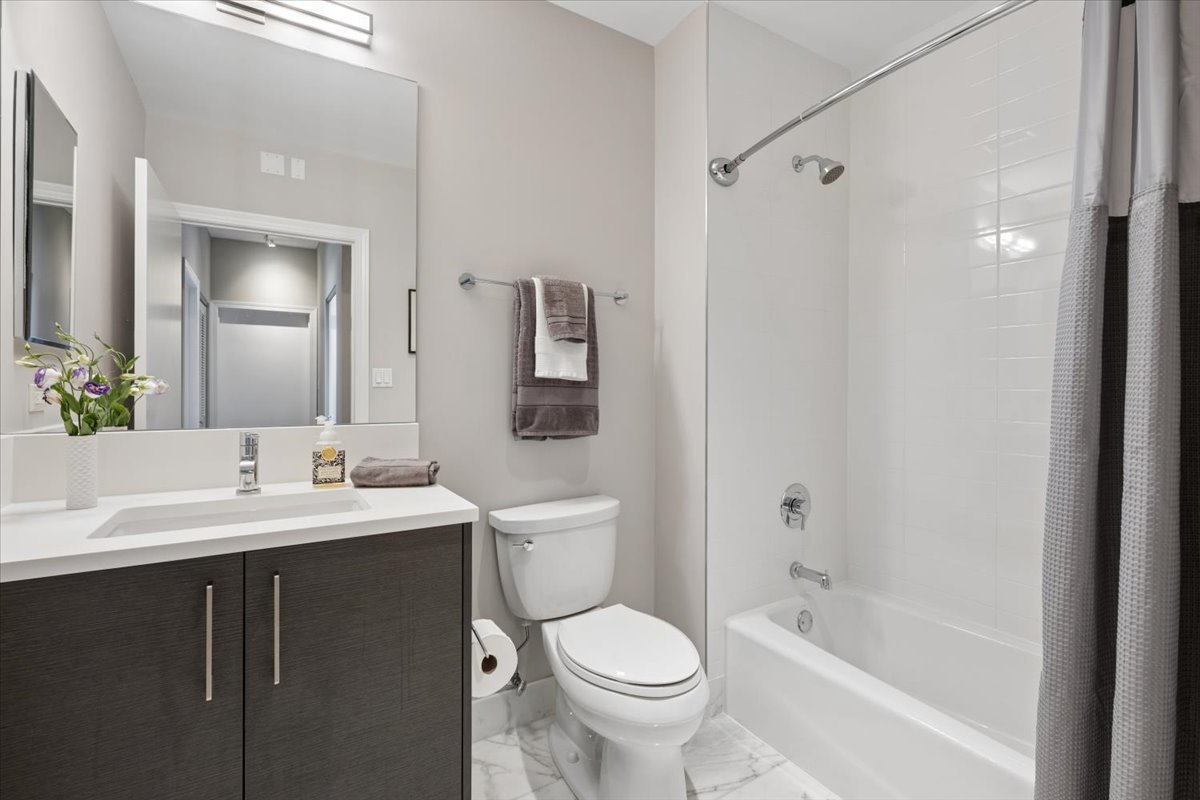 1201 S Prairie Avenue 803 Property Photo 23