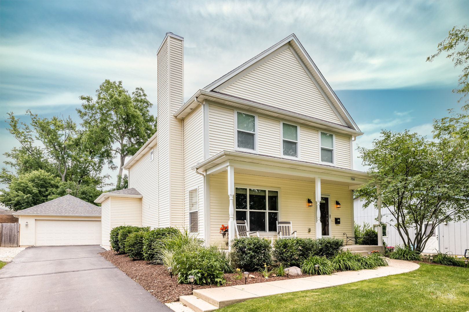 750 N River Street Property Photo 1