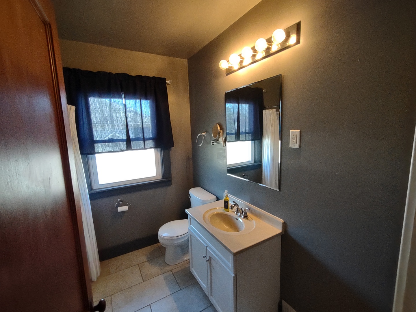 912 Douglas Street Property Photo 9