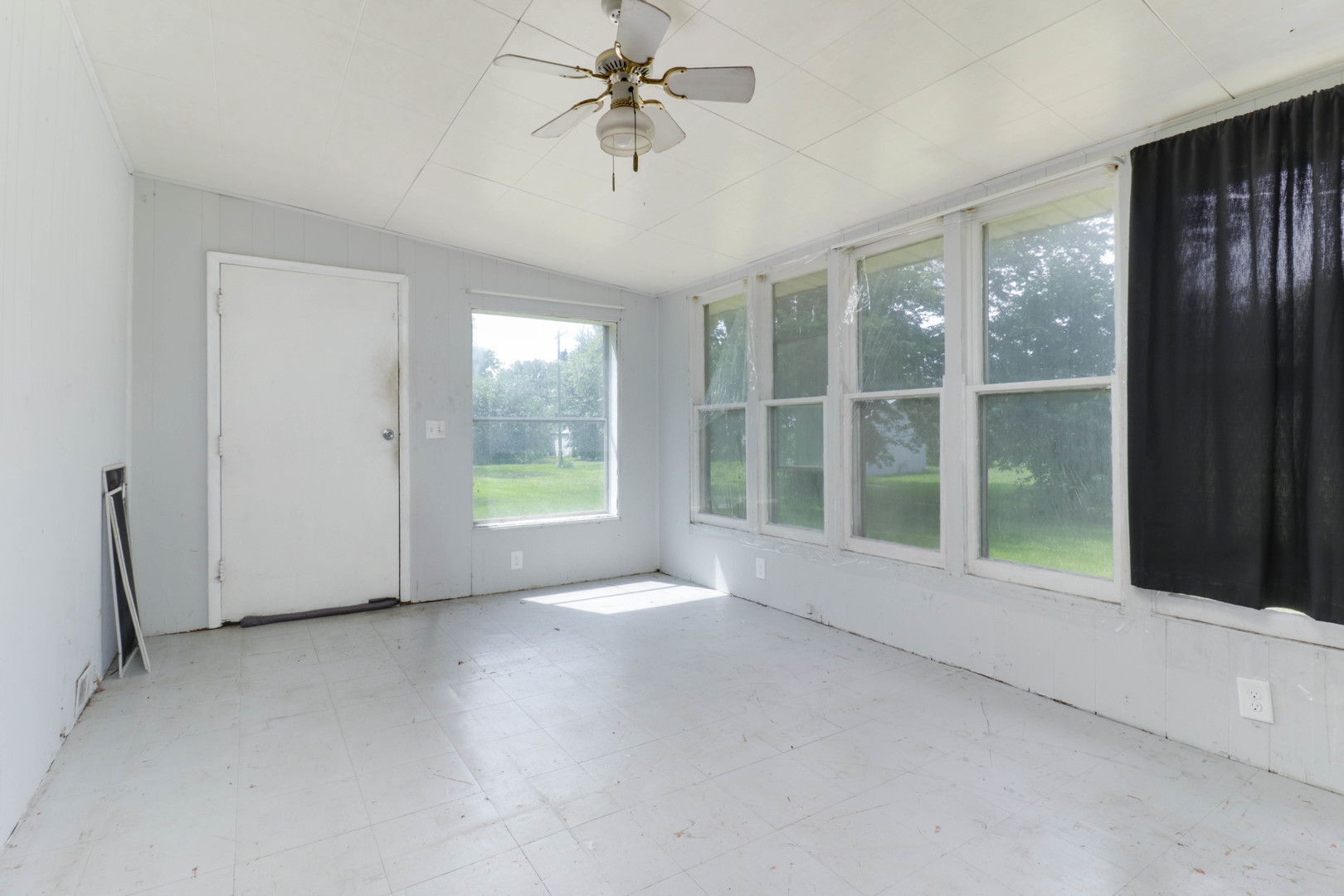 120 E Main Street Property Photo 15