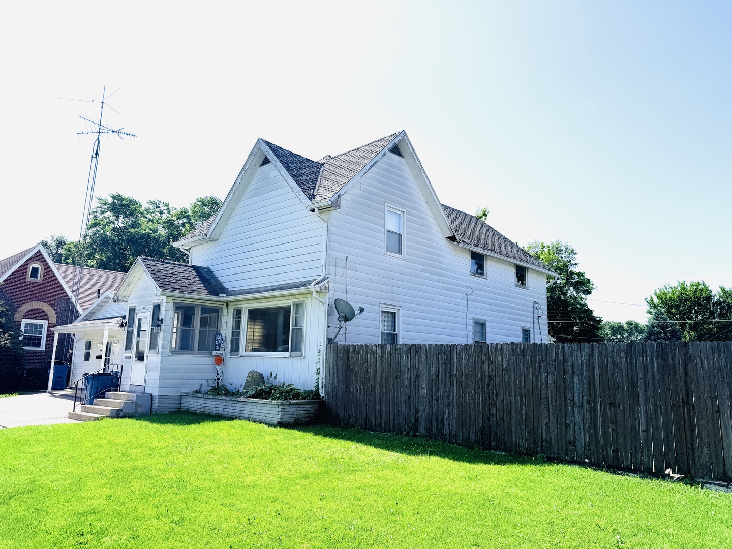 411 W Washington Street Property Photo 2