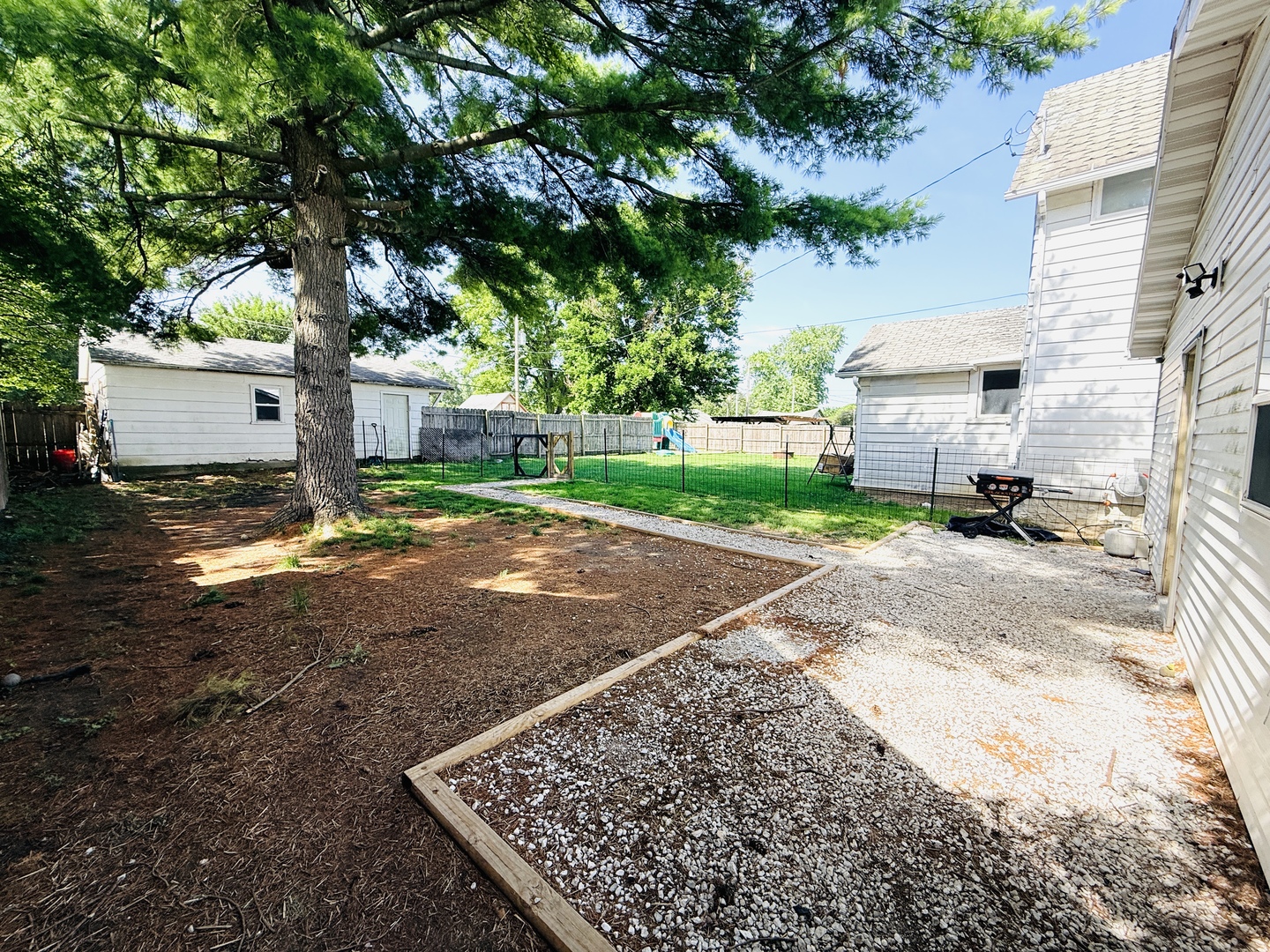 411 W Washington Street Property Photo 3