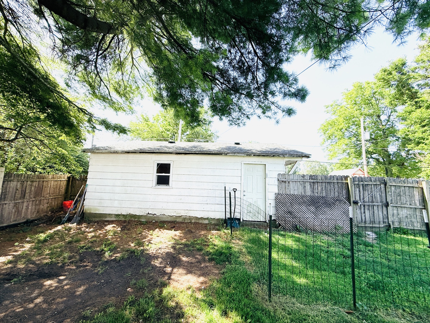 411 W Washington Street Property Photo 4