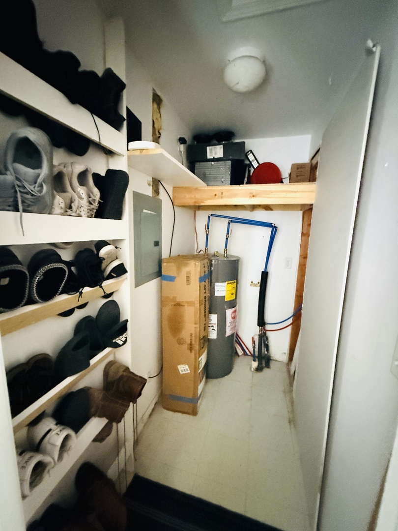 411 W Washington Street Property Photo 23