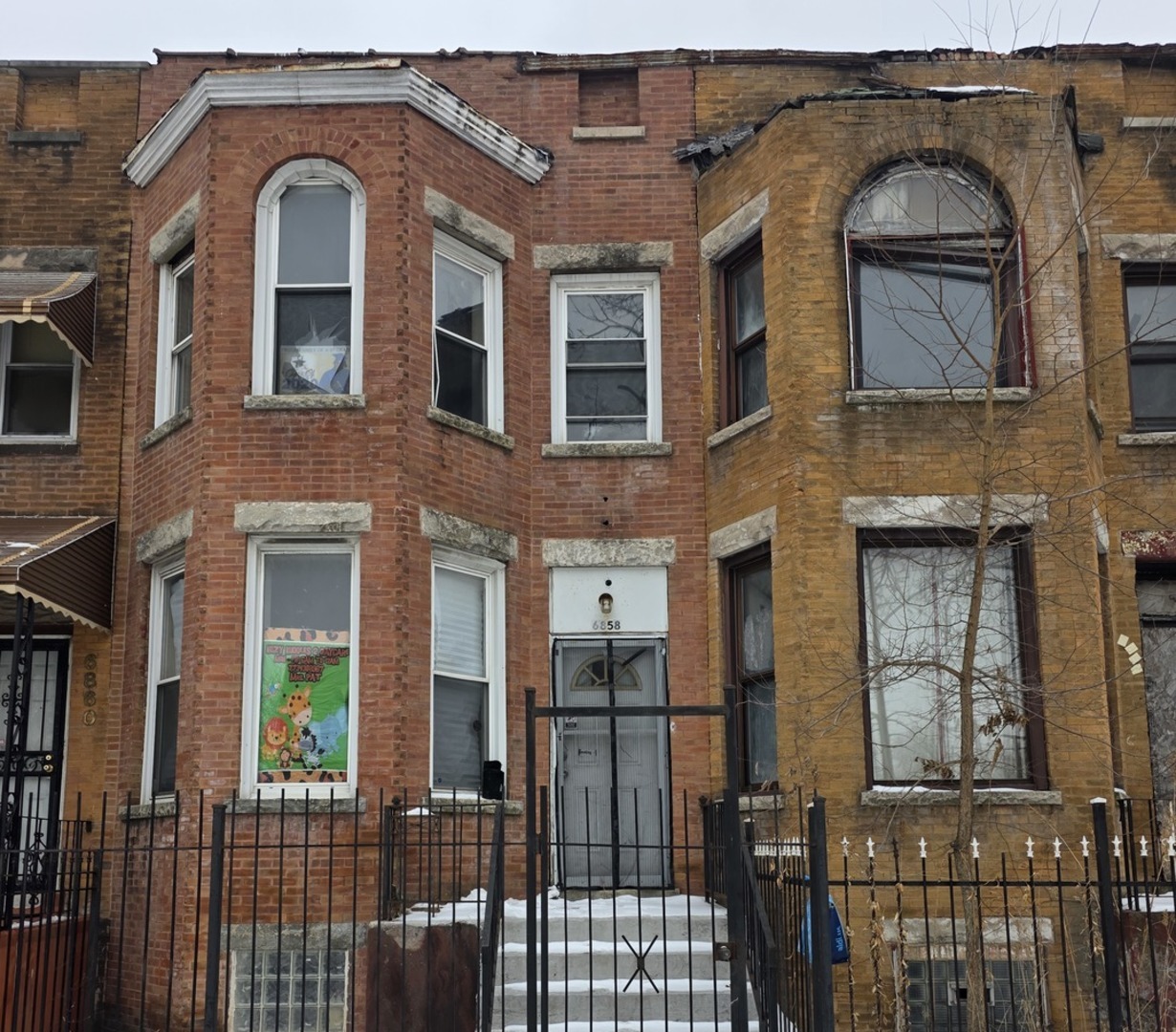 6858 S Calumet Avenue Property Photo 1