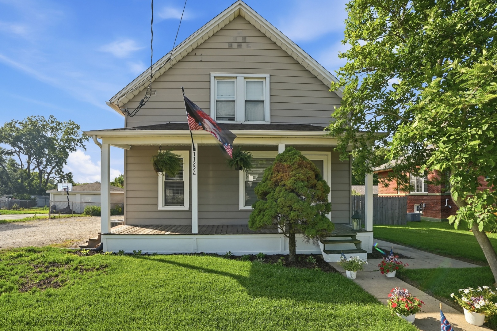 11224 Front Street Property Photo 2