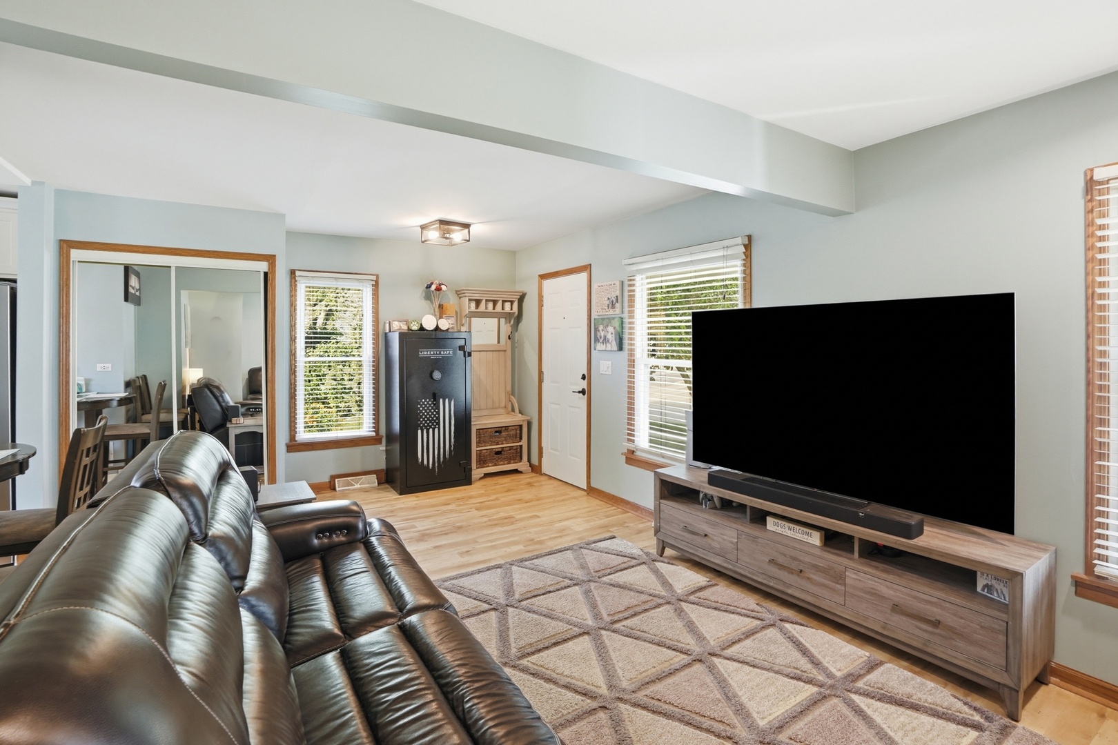 11224 Front Street Property Photo 14
