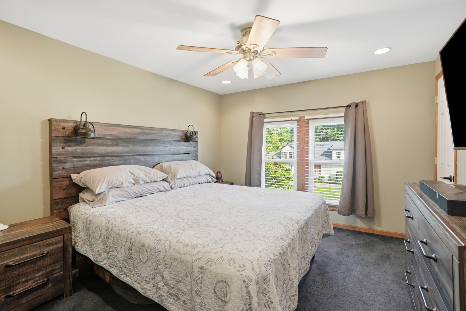 11224 Front Street Property Photo 16
