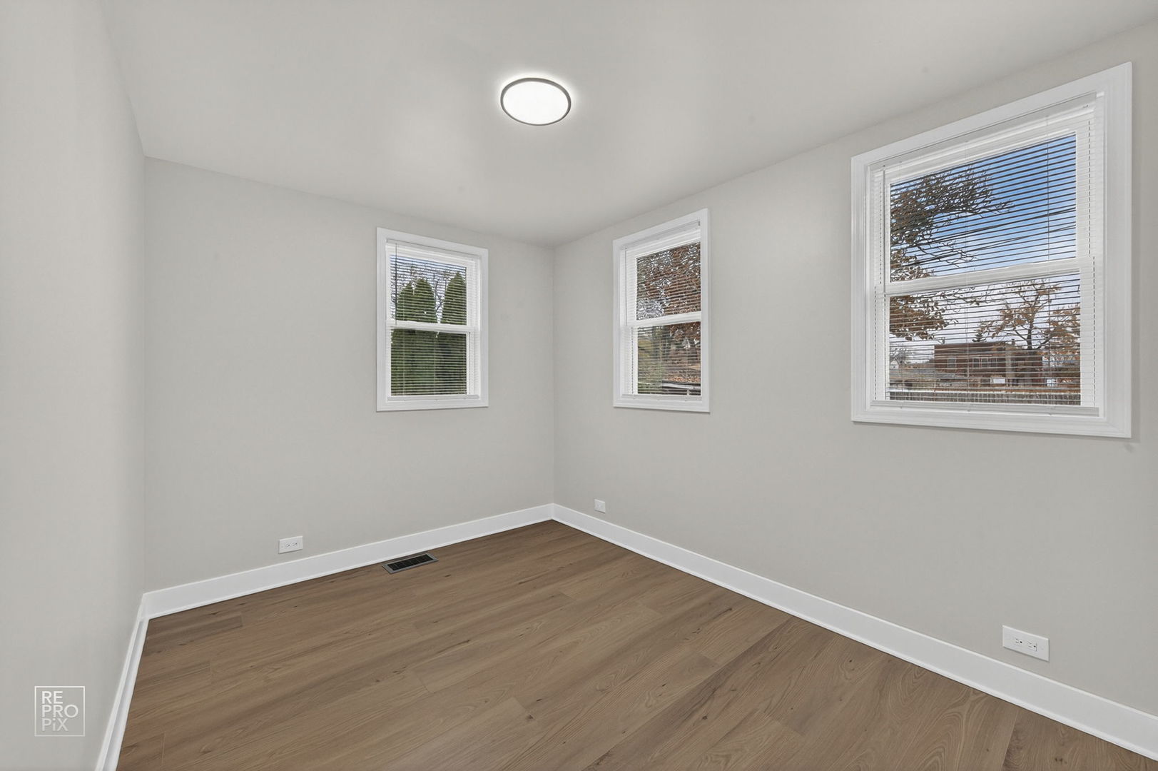 8420 S Carpenter Street Property Photo 13