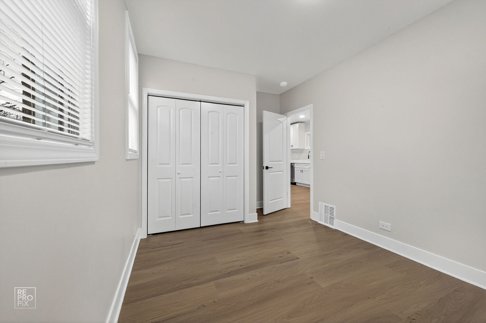 8420 S Carpenter Street Property Photo 15