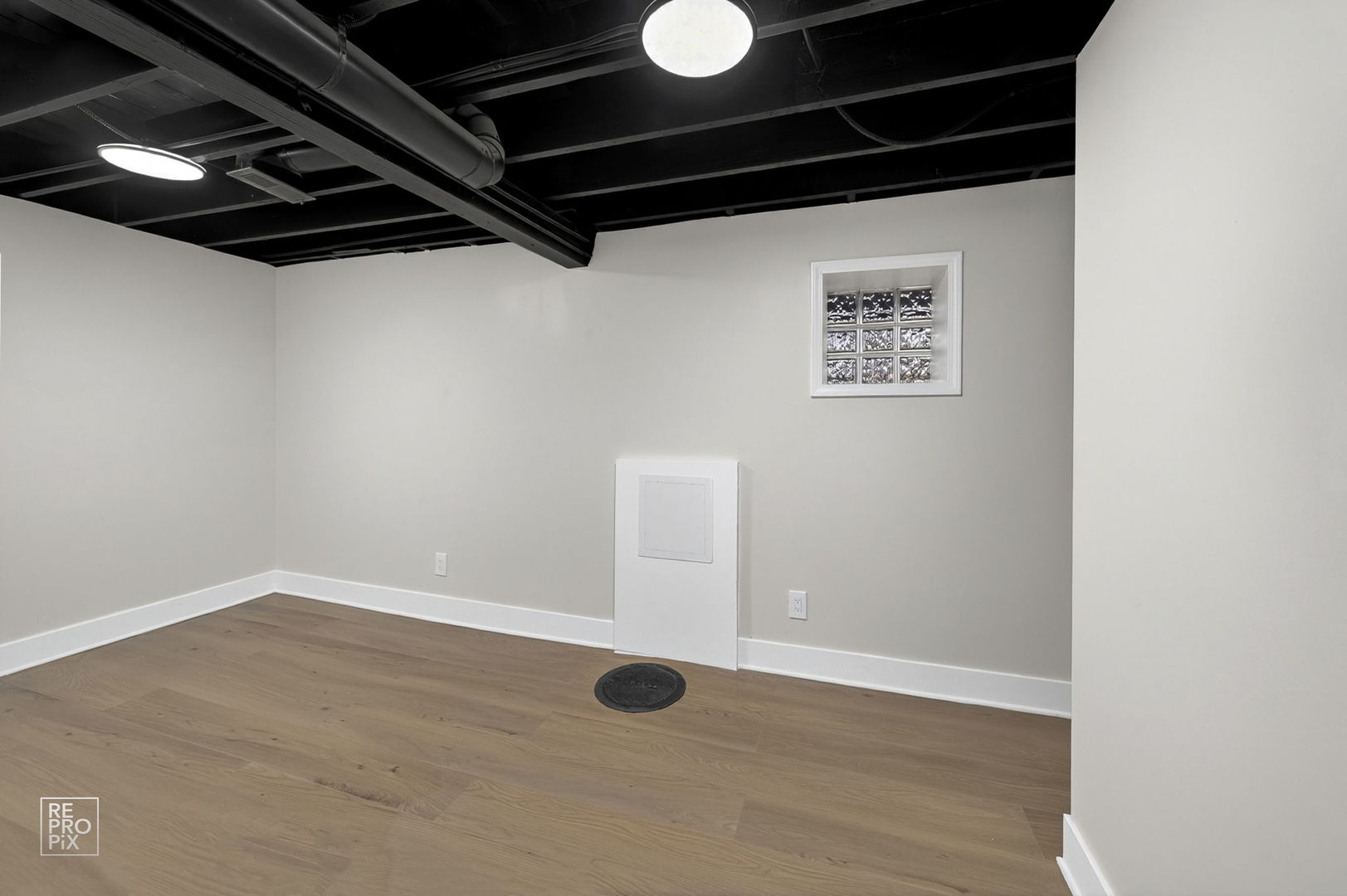 8420 S Carpenter Street Property Photo 17