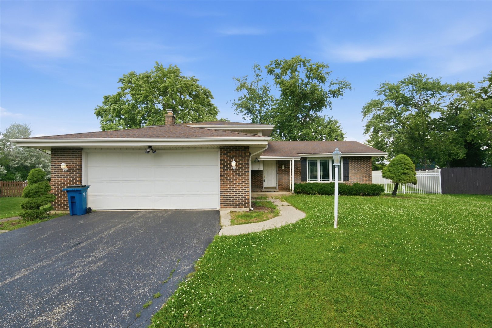 819 River Forest Court Property Photo 1