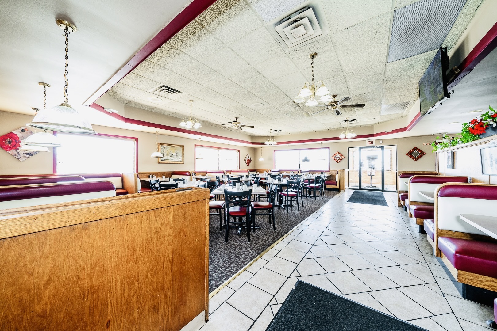 514 S Governors Highway Property Photo 3